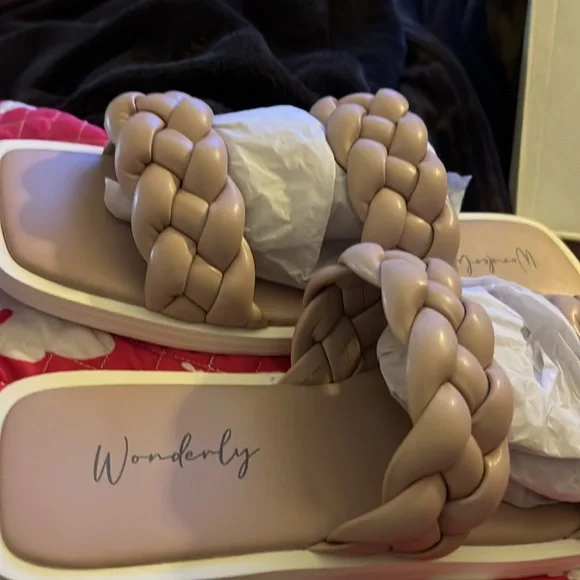 BRAND NEW/NEVER WORN , BLUSH COLORED SANDALS. SIZE 10 - Picture 3 of 5